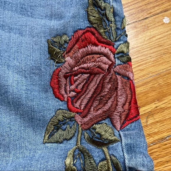 ROSE EMBROIDERY DENIM JEANS - Picture 5 of 9